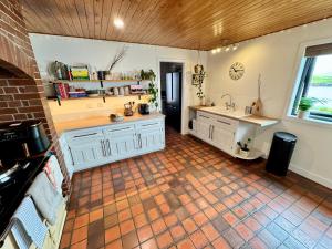 Beautiful Coastal retreat with beach and large garden