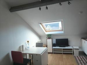 Neighbor of Versailles