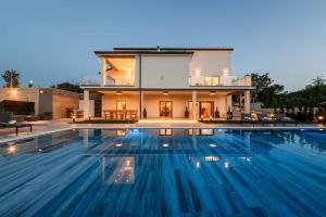 Villa Favola by Briskva