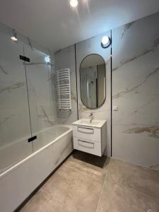 Praga Apartament Near Sante and Kozminsky