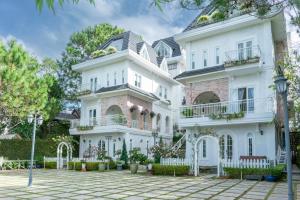 Dalat De Charme Village