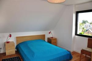 Belle maison 3 étoiles avec vue mer lointaine depuis létage, à 400m à TREGASTEL - Réf 181