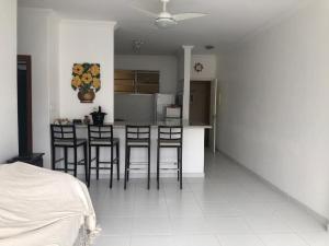 Pitangueiras Apartment, great location, oceanfront