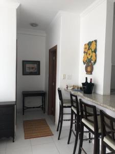 Pitangueiras Apartment, great location, oceanfront