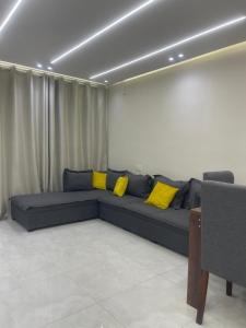 Modern Room in Hay 9