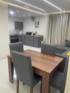 Modern Room in Hay 9