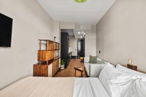 Freeman 602 by Rove - Condo with Shared Amenities