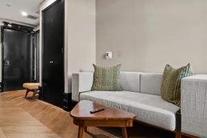 Freeman 602 by Rove - Condo with Shared Amenities