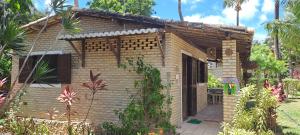 Chalé na Av Principal de Pipa, Refúgio em Condomínio Arborizado