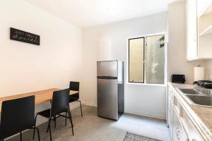 Budget One Bedroom Close to Pico and Beverly Hills