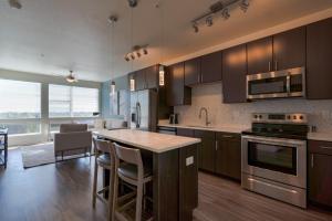 Landing Apartments - High Line Pointe