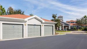 Landing at Halston Citrus Ridge