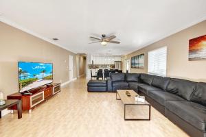 Walk to Hollywood Beach Luxury 4BR Villa