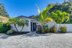 2 Mi to Bayfront Park Charming Couples Getaway