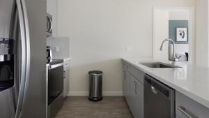 Landing Incredible 2BD Gym