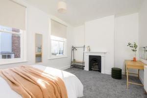 York City 3-Bed Townhouse with Modern Comfort