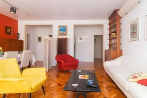 Ven404| Apto charmoso na quadra da praia