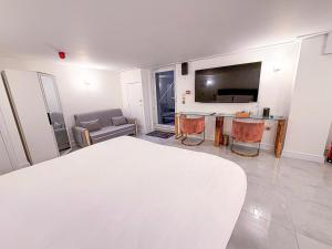 The Hadley Hotel