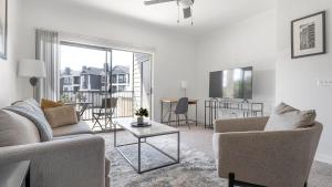 Landing Stunning 1BD Pool Gym