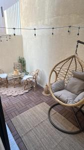 استديو مودرن هادىء وحديث