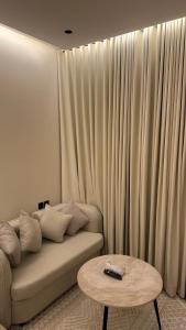 استديو مودرن هادىء وحديث