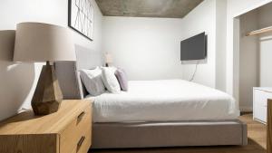 Landing Modern Studio Rooftop Lounge Gym