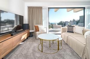 SR Oasis 325 luxury 3BDR with Sea View