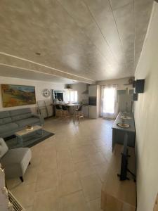 Maison chaleureuse en pleine campagne