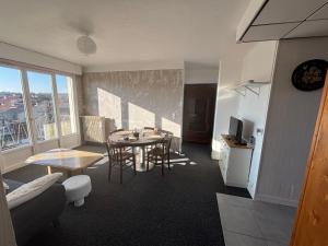 Appartement F4 meublé 75m2 trois chambres avec balcon