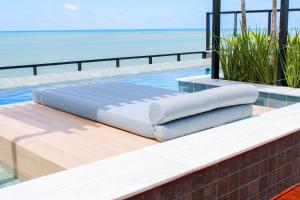 Aptos Frente Mar Ocean Art Park - by Living