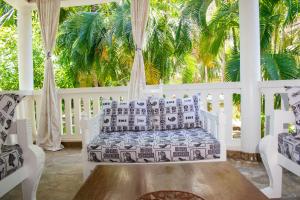 Swahili villa-pool and garden