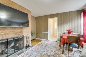 Convenient and Cozy! Apartment in DC Suburbs!