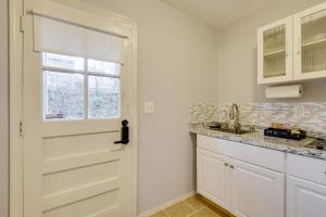 Convenient and Cozy! Apartment in DC Suburbs!