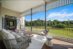 Lake Estate House and Granny Flat Huge Lawn Retreat