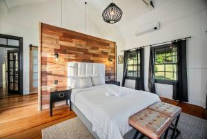 Lake Estate House and Granny Flat Huge Lawn Retreat