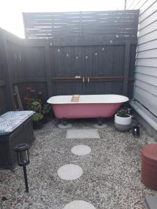 Lavender Cottage - Cute, Cosy & Pet Friendly