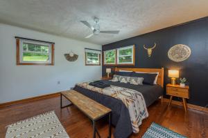 Kamp Wildcat - Family Retreat, Fire Pit, Grill, and 4 Acres!