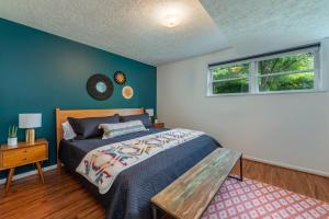 Kamp Wildcat - Family Retreat, Fire Pit, Grill, and 4 Acres!