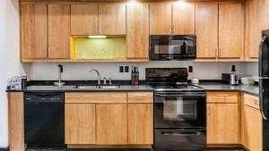 Landing Beautiful 2BD Clubhouse Gym