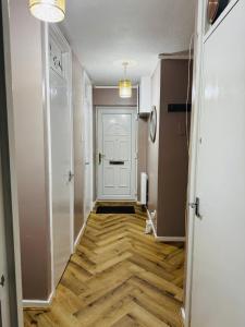 Luxury Stylish 2-Bed Apart with Office Pvt Entrance and Free Parking