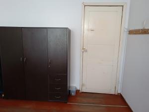 HABITACIÓN AMPLIA cerca de senda del CARNAVAL