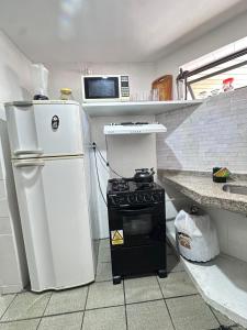 Praia Ponta Verde em frente ao Trópico Hotel com garagem, Wi-Fi, piscina- Apto208