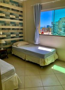 Apartamento a 150m da praia de Bombinhas, em Av principal