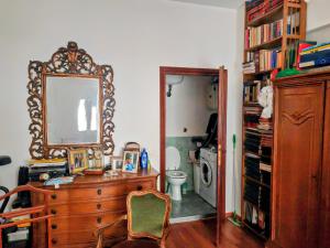 5 metro stop to colosseo