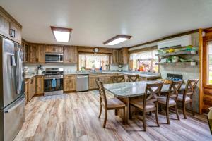 Libby Home with Mountain Views Gazebo and Fire Pit!