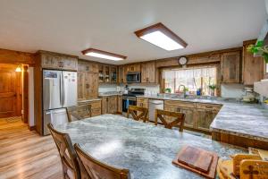 Libby Home with Mountain Views Gazebo and Fire Pit!