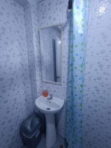 IN FRONT OF THE NEW AIRPORT Hospedaje A y C - Taxi Free - Airport - Apartment Includes breakfast