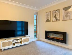 Riverside city-centre apartment with parking