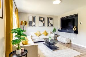 6 Mi to Downtown Cincy Group-Friendly Townhome!