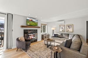 Bear Claw 207 - Ski-in Ski-out Condo!